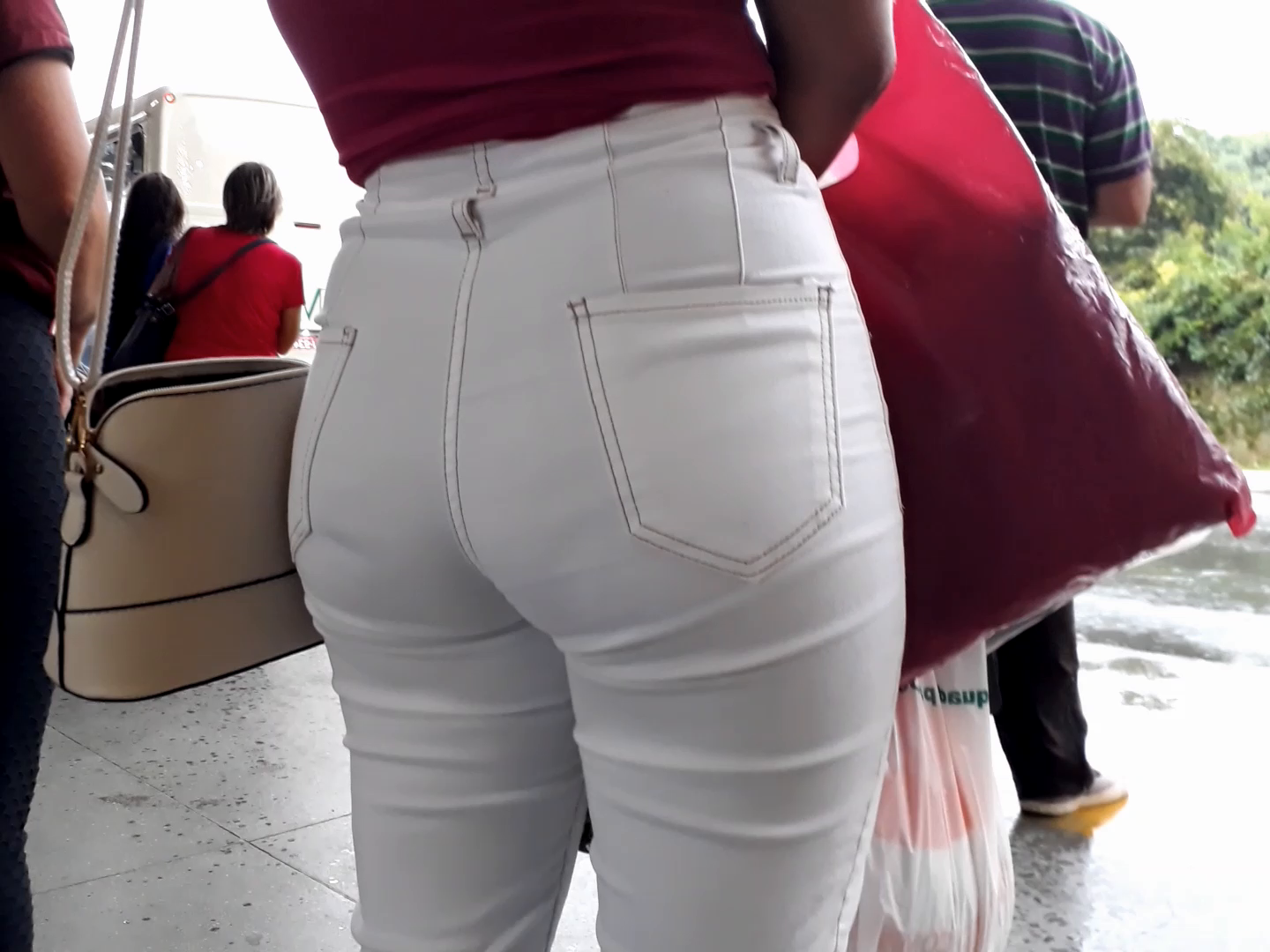 candid - Juicy Ass in Tight White Jeans - Porn