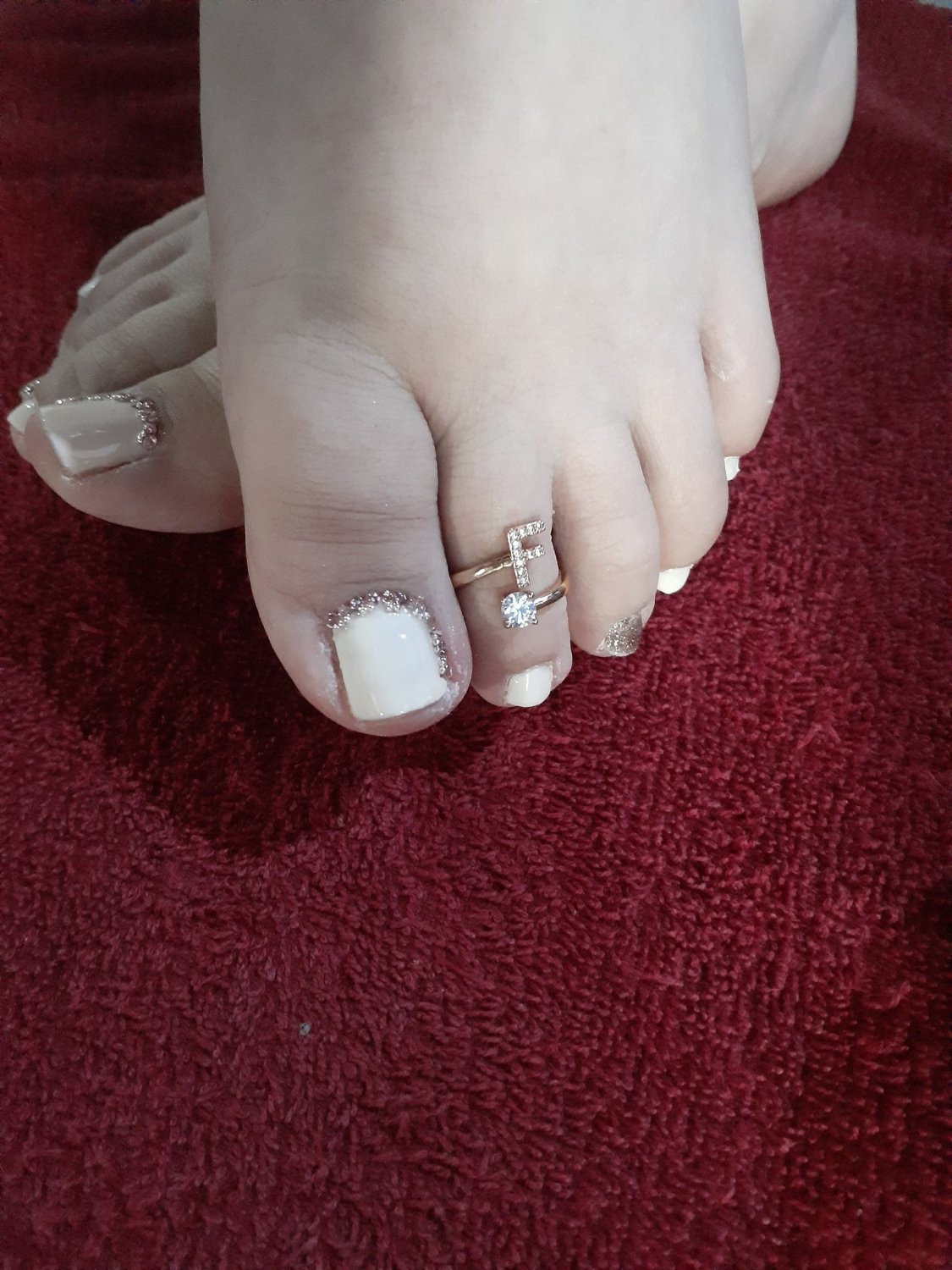 the legs and feet of my friends #1vZBEXeX