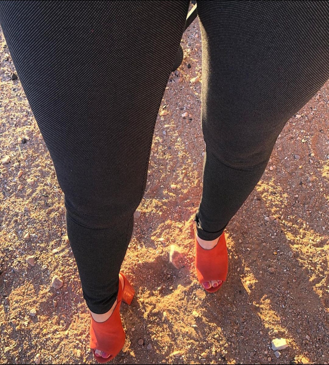 the legs and feet of my friends #DA9uI0Yl