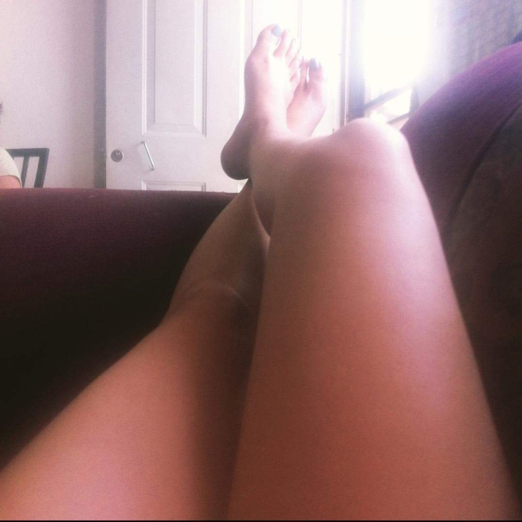the legs and feet of my friends #Hl8e4coy