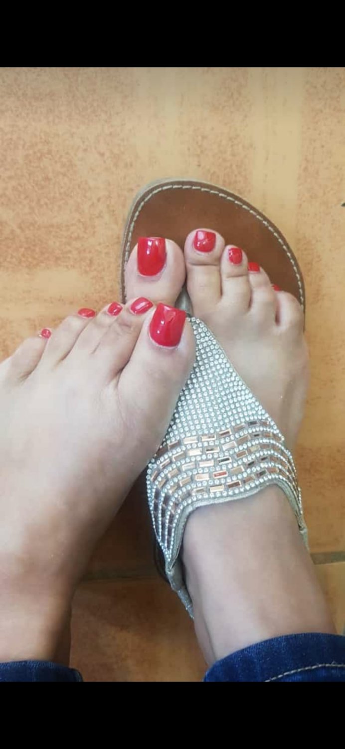 the legs and feet of my friends #MLnLiawO