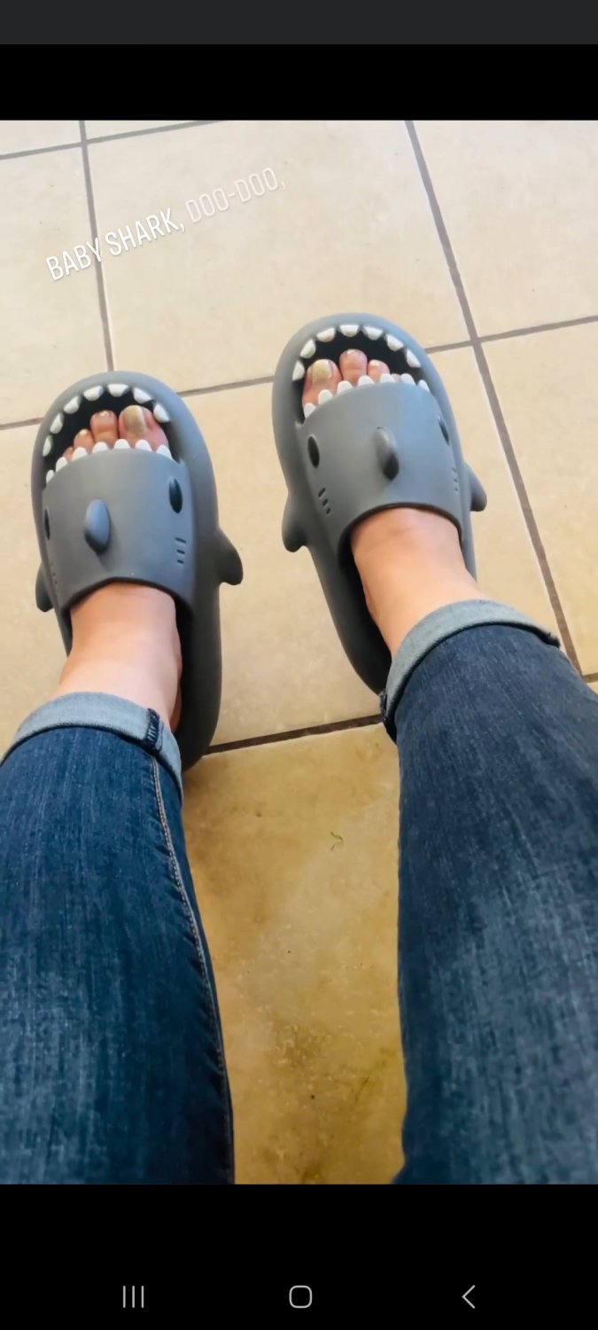 the legs and feet of my friends #MrbbRr3z