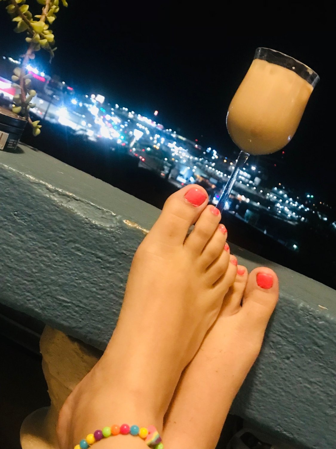 the legs and feet of my friends #qTPXQWZO