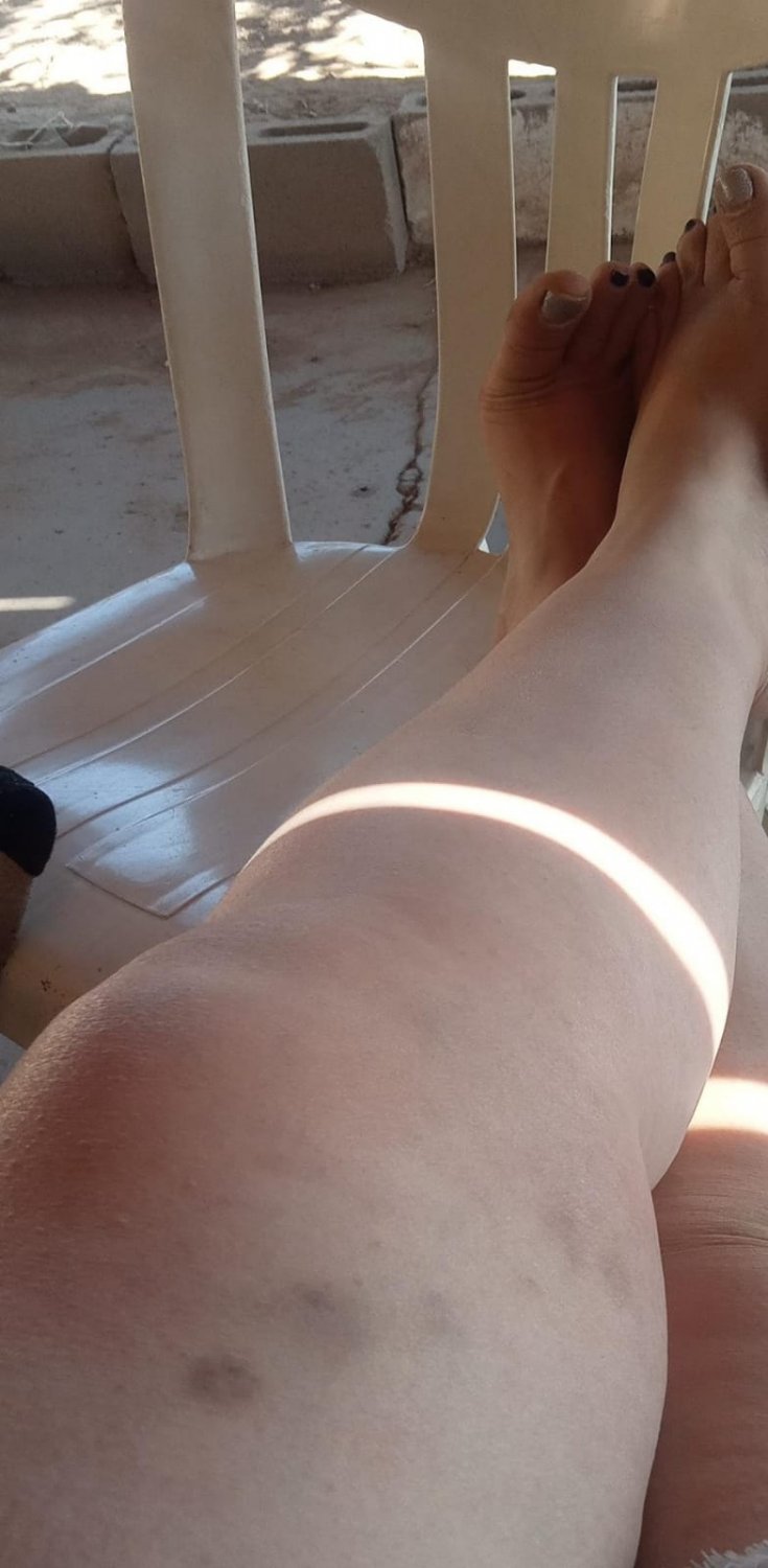 the legs and feet of my friends #r5xlITGx