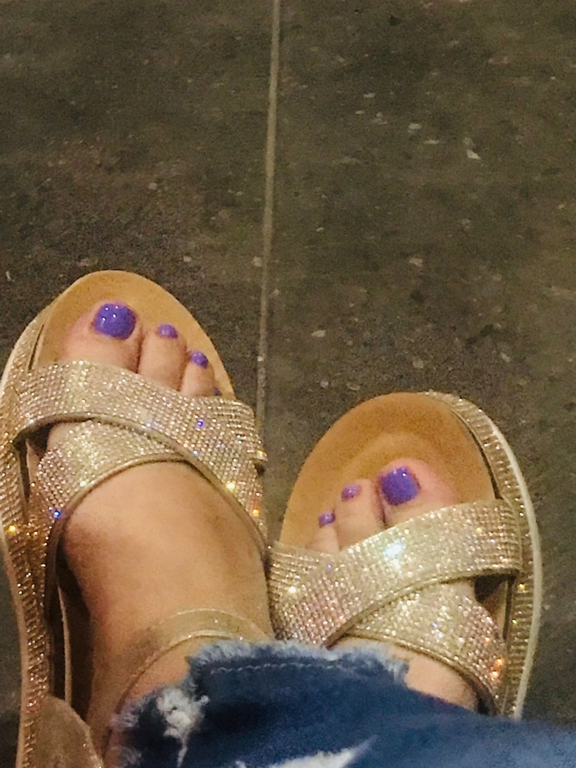 the legs and feet of my friends #yMQsIM55