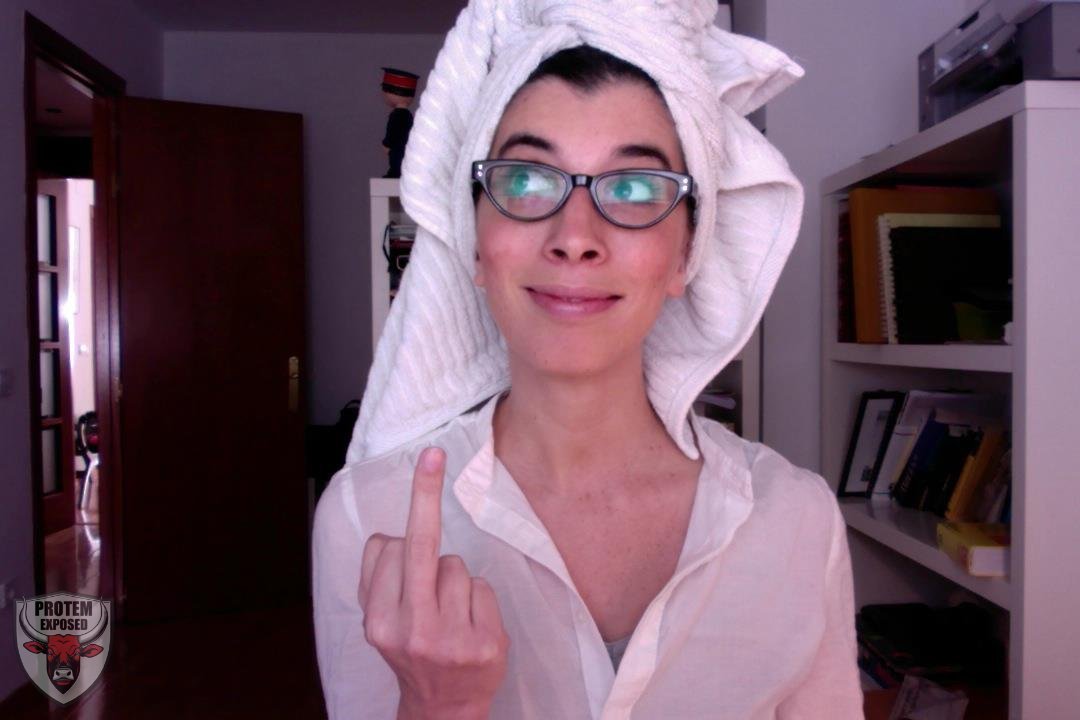 Mia, Jewish wife poses for hubby #zXIvPGZy